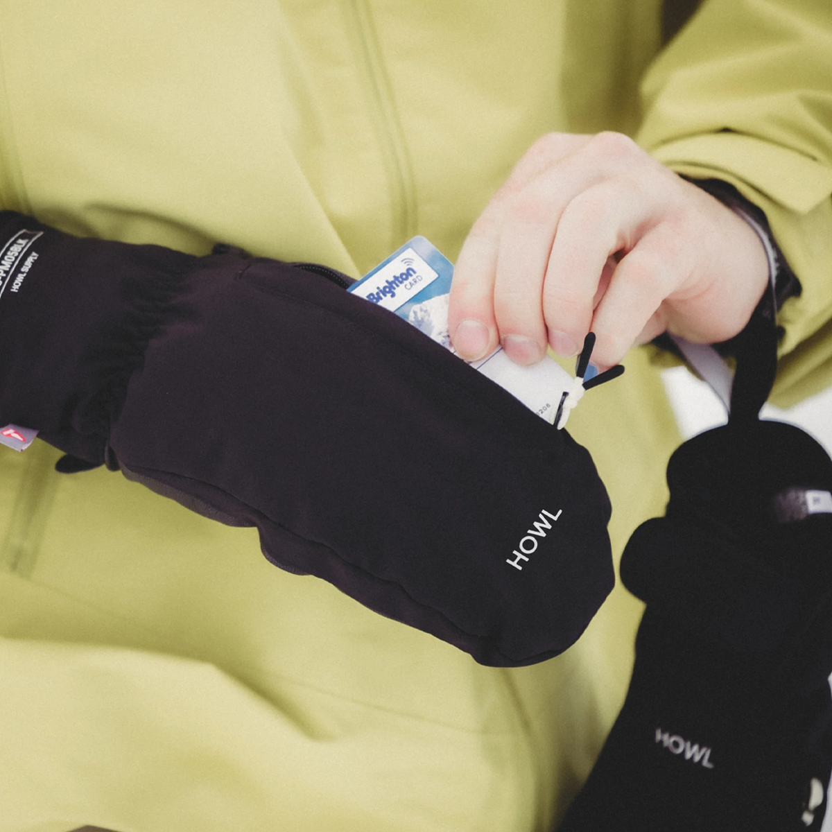 Howl Pocket Snow Mitt - Black